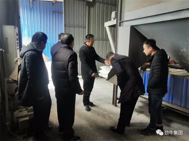 劉晉書(shū)記一行還考察了勁牛生物園區(qū)，并在張總辦公室就雙方合作方式及具體內(nèi)容等進(jìn)行座談。