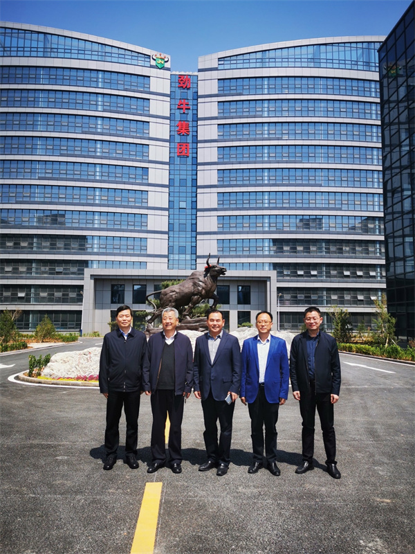 濟南市鄉(xiāng)村振興局領(lǐng)導(dǎo)一行蒞臨勁牛集團考察指導(dǎo)工作 濟南市鄉(xiāng)村振興局領(lǐng)導(dǎo)一行蒞臨勁牛集團考察指導(dǎo)工作