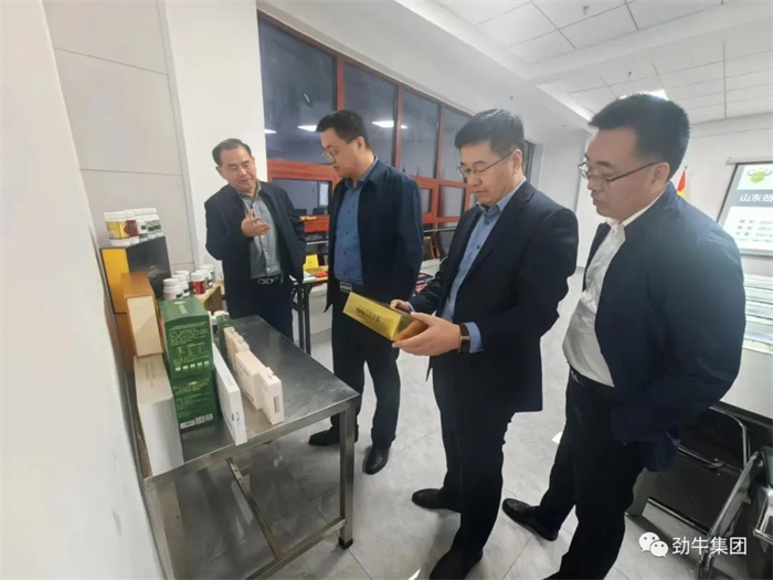 農(nóng)業(yè)農(nóng)村局王局長提出建設(shè)高標(biāo)準(zhǔn)農(nóng)田項(xiàng)目施用生物有機(jī)肥的重要性